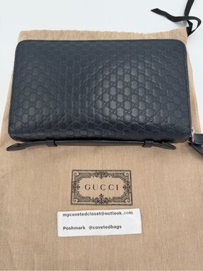 Gucci Navy Embossed GG Two Section Zip Around Leather Organizer Great Condition